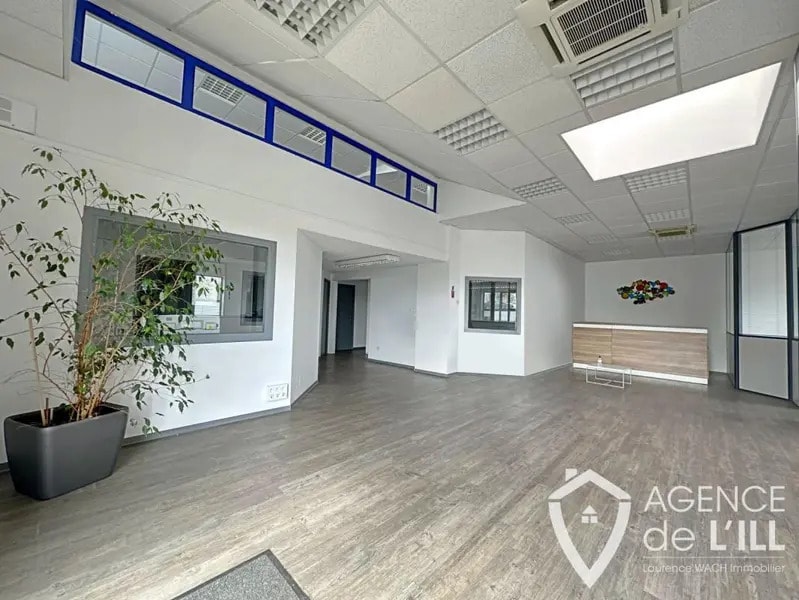 Location Entrepôt 1 170 m² - Photo 1