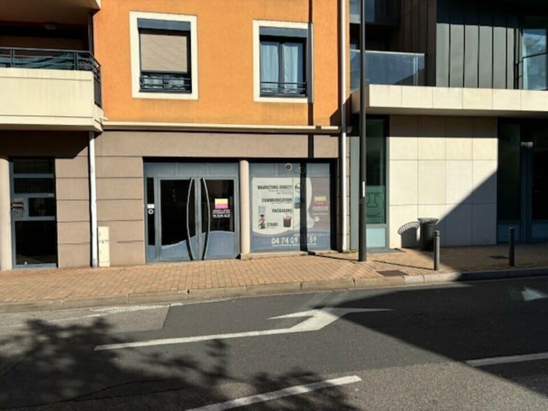 Retail in Villefranche-sur-Saône for sale - Building Photo - Image 1 of 9