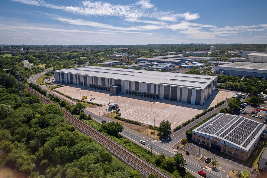 St Georges Way, Nuneaton to rent - Aerial - Image 2 of 8