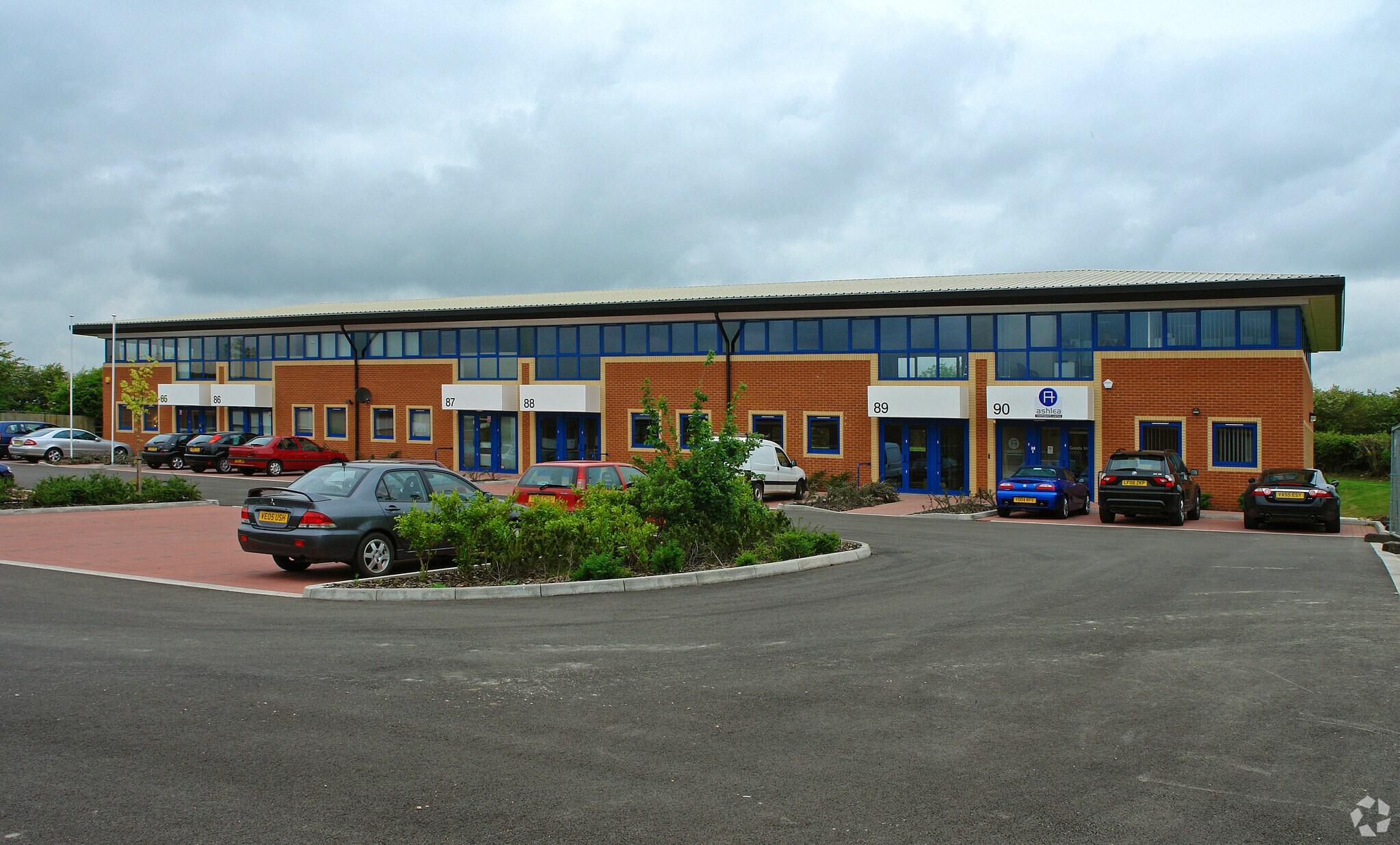 90 Majors Rd, Swindon for sale Primary Photo- Image 1 of 1