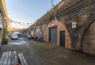 Bellenden Rd, London to rent Building Photo- Image 2 of 3
