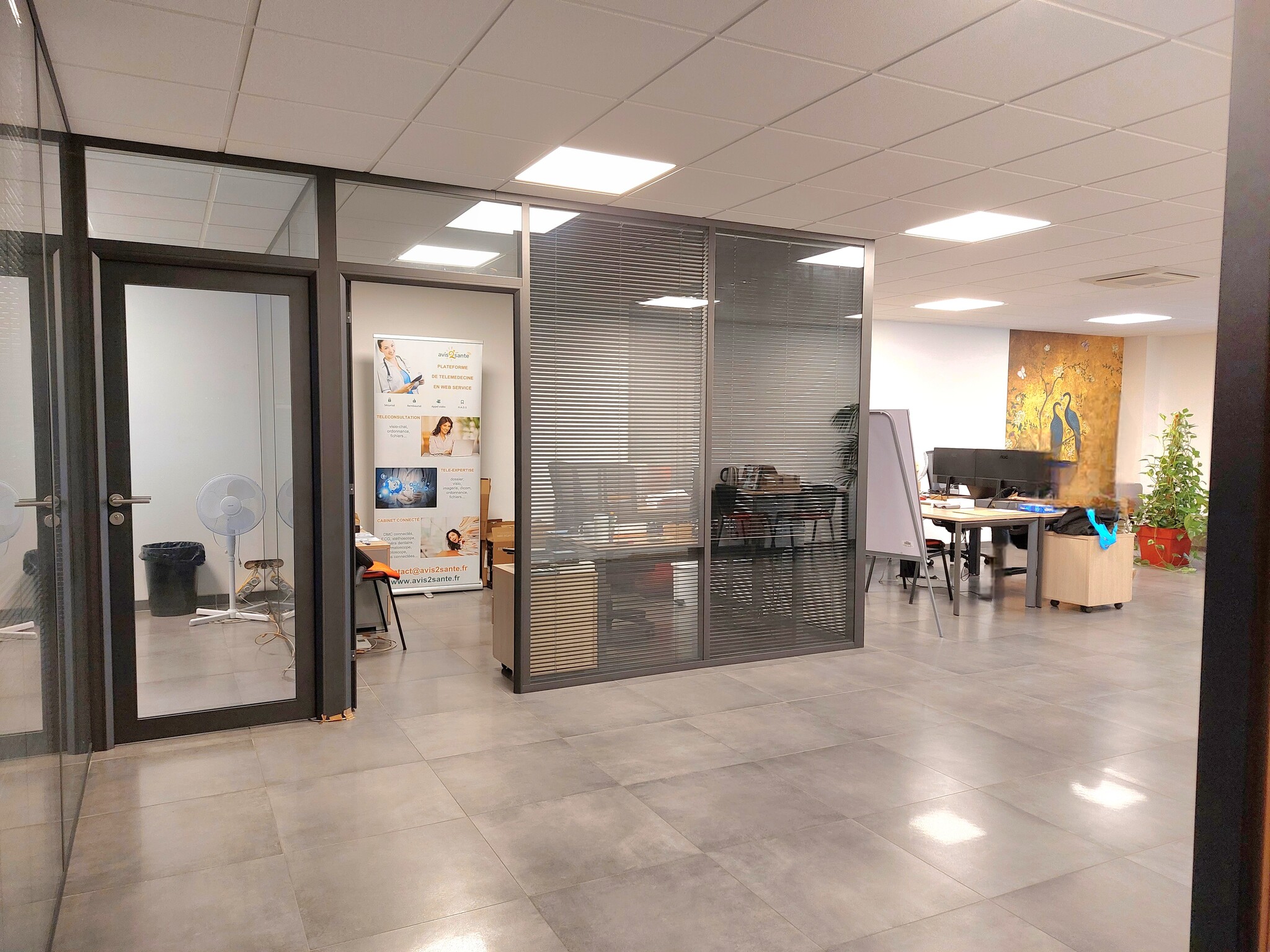 Office in Six-Fours-les-Plages to rent Interior Photo- Image 1 of 4