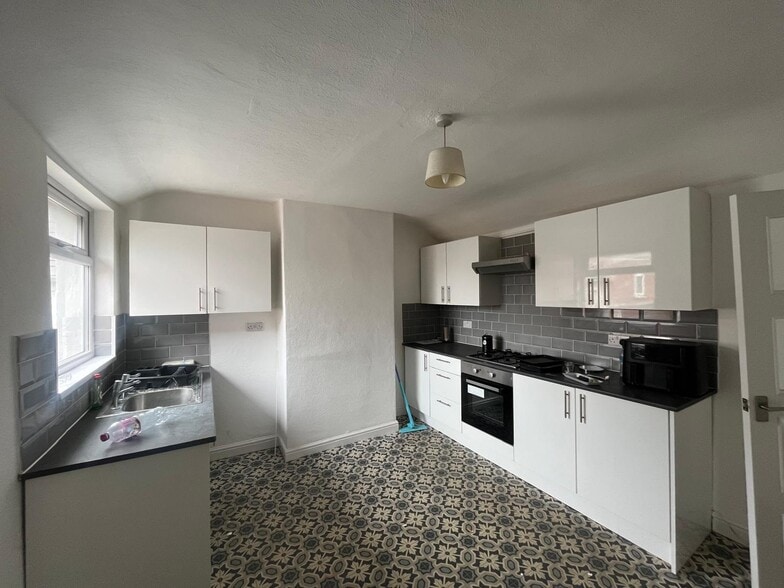 35 Upper Aughton Rd, Southport for sale - Interior Photo - Image 3 of 4