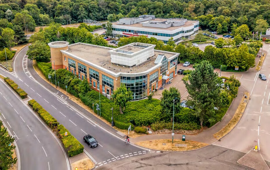 1 Capability Green, Luton to rent - Building Photo - Image 1 of 4