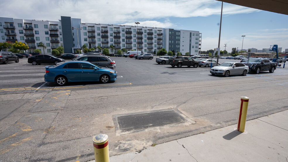 8814-8818 S Sepulveda Blvd, Los Angeles, CA for rent - Building Photo - Image 3 of 25