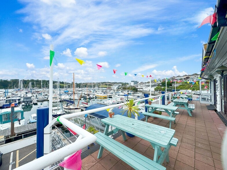 49 North Parade, Falmouth to rent - Building Photo - Image 2 of 3