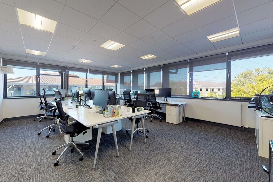 Kingsfield Clos, Northampton to rent - Building Photo - Image 3 of 4