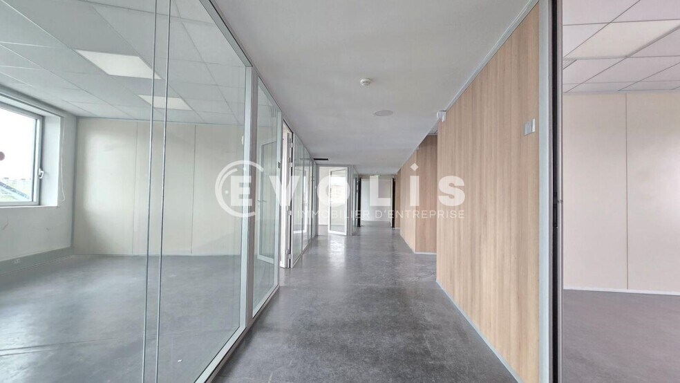 Office in Ivry-sur-Seine to rent - Interior Photo - Image 2 of 4
