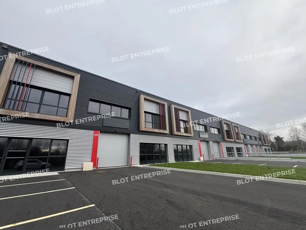 Location Entrepôt 312 m² - Photo 1