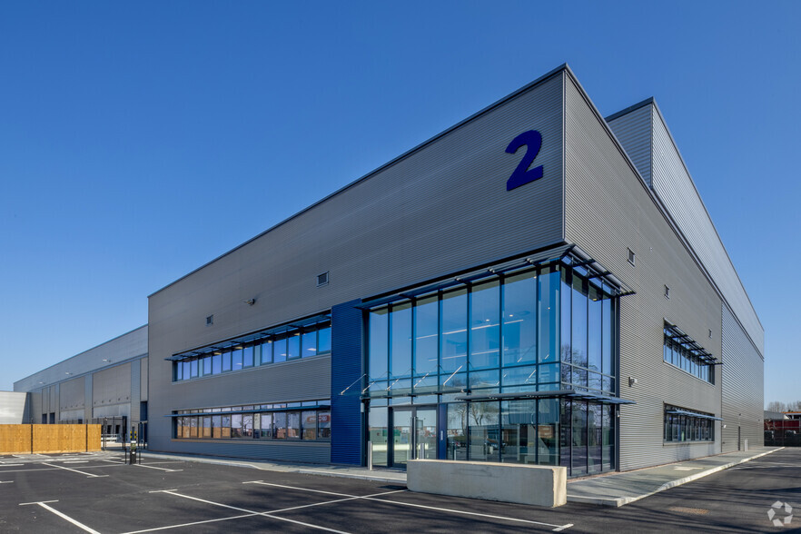 Dunlop Way, Birmingham to rent - Building Photo - Image 3 of 13