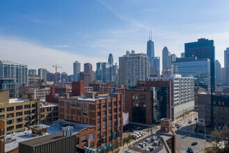 350 W Ontario St, Chicago, IL - aerial  map view