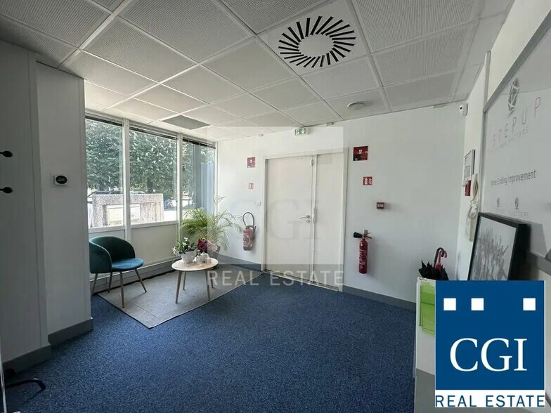 Office in Eybens to rent - Building Photo - Image 2 of 8