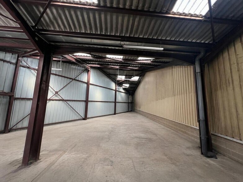 Industrial in Saint-Soupplets to rent - Building Photo - Image 1 of 4
