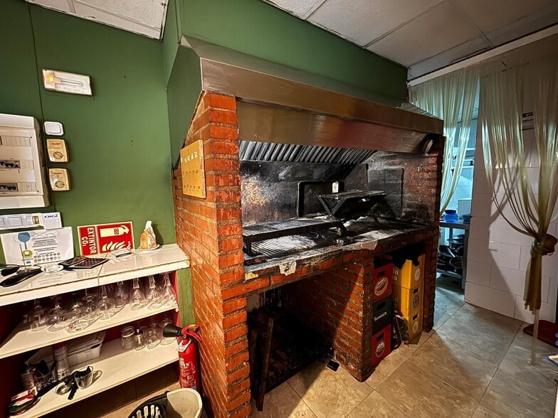 Retail in Santa Pola, Alicante to rent - Building Photo - Image 3 of 9