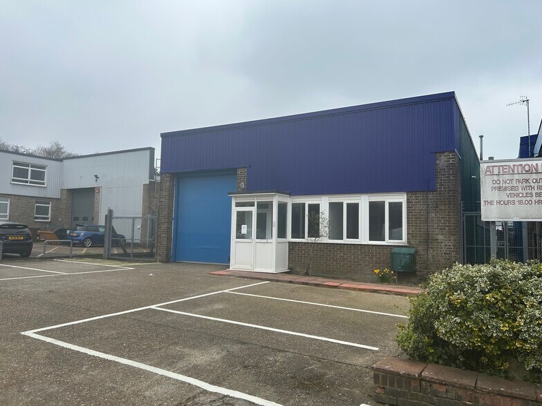 Brickfield Ln, Eastleigh to rent - Building Photo - Image 1 of 6