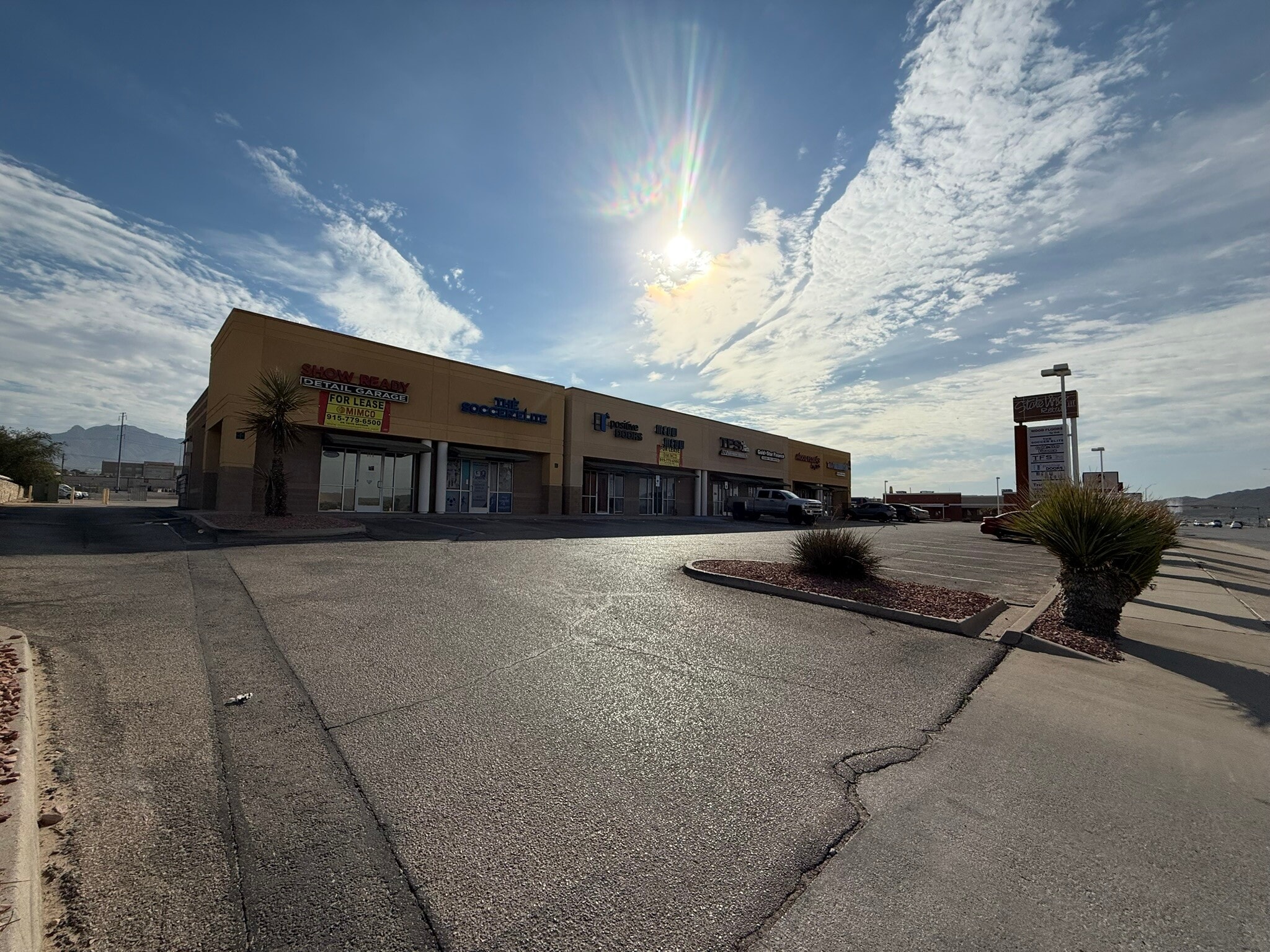 1060 Doniphan Park Cir, El Paso, TX to rent Building Photo- Image 1 of 2