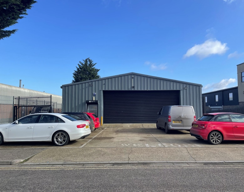 Lyon Way, St Albans to rent Primary Photo- Image 1 of 2