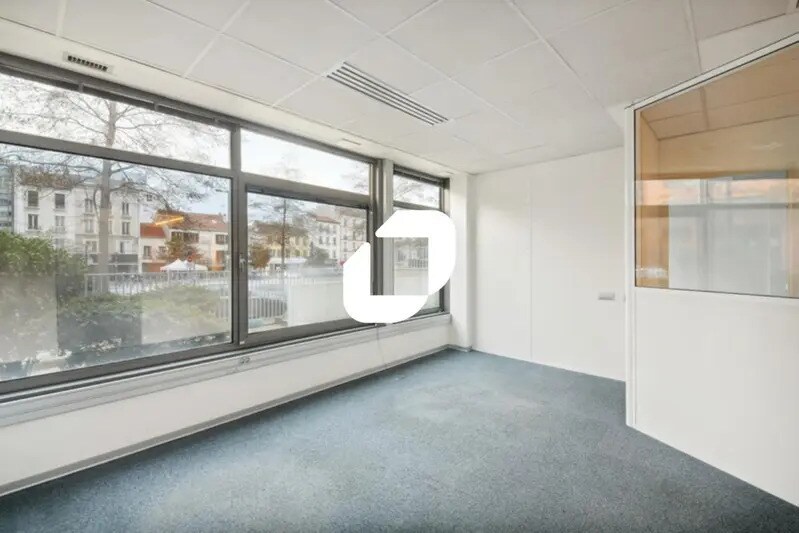 Office in Ivry-sur-Seine to rent - Building Photo - Image 2 of 70