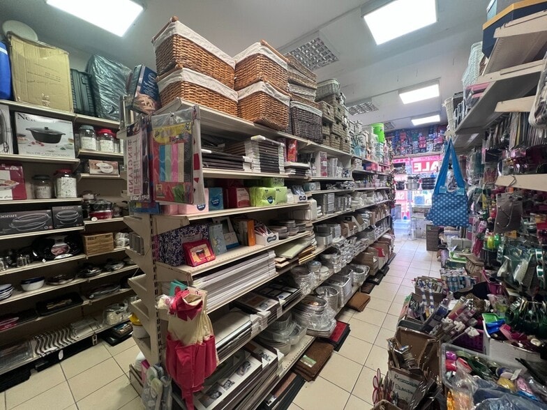 223-225 Lower Addiscombe Rd, Croydon for sale - Interior Photo - Image 2 of 3