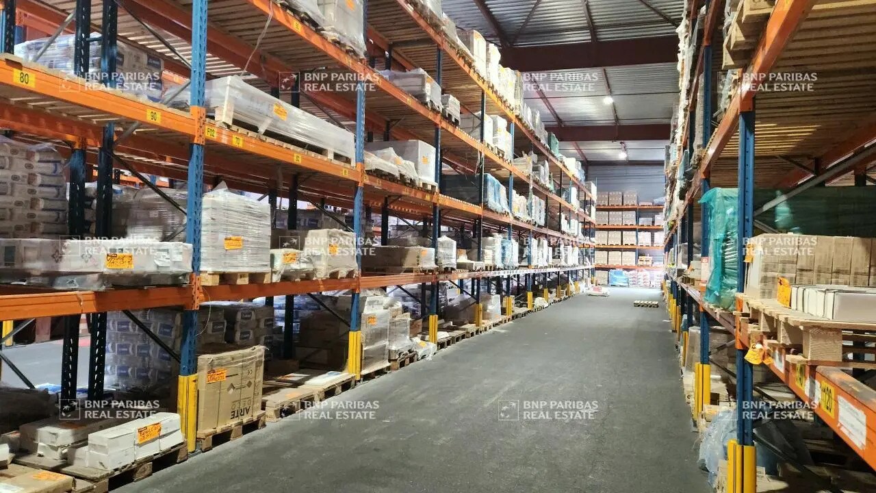 Light Industrial in Alfortville to rent Interior Photo- Image 1 of 8