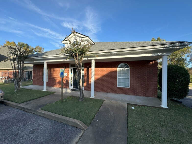 6622 Kirby Center Cv, Memphis, TN for rent - Building Photo - Image 1 of 11