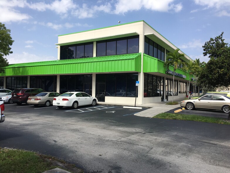 750 E Sample Rd, Pompano Beach, FL for rent - Building Photo - Image 1 of 8