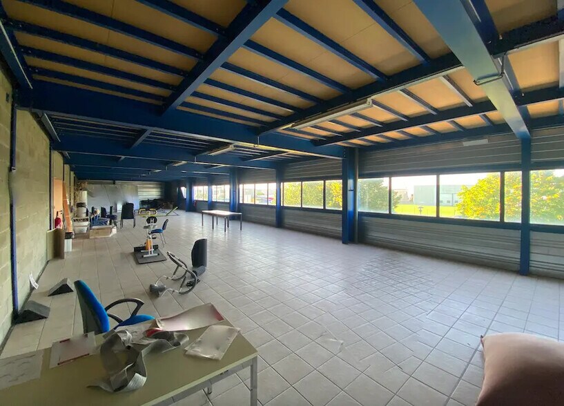 Office in Genas to rent - Interior Photo - Image 3 of 9