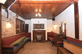 1 Alma Parade, Scarborough to rent Interior Photo- Image 2 of 8