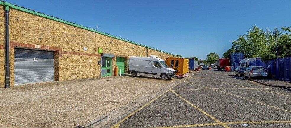 Lea Bridge Rd, London to rent - Building Photo - Image 3 of 3