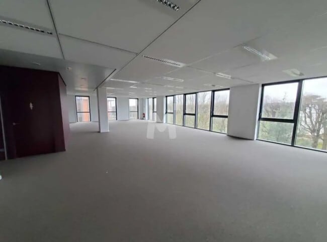 Location Bureaux 897 m² à 2 125 m²