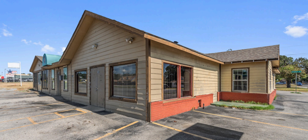 5825 E Lancaster Ave, Fort Worth, TX for rent - Building Photo - Image 1 of 9