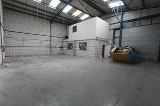 Fifth Ave, Halstead to rent Interior Photo- Image 2 of 8