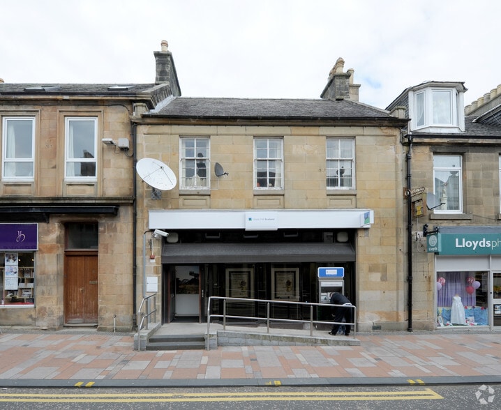 15 High St, Carluke to rent - Building Photo - Image 3 of 3