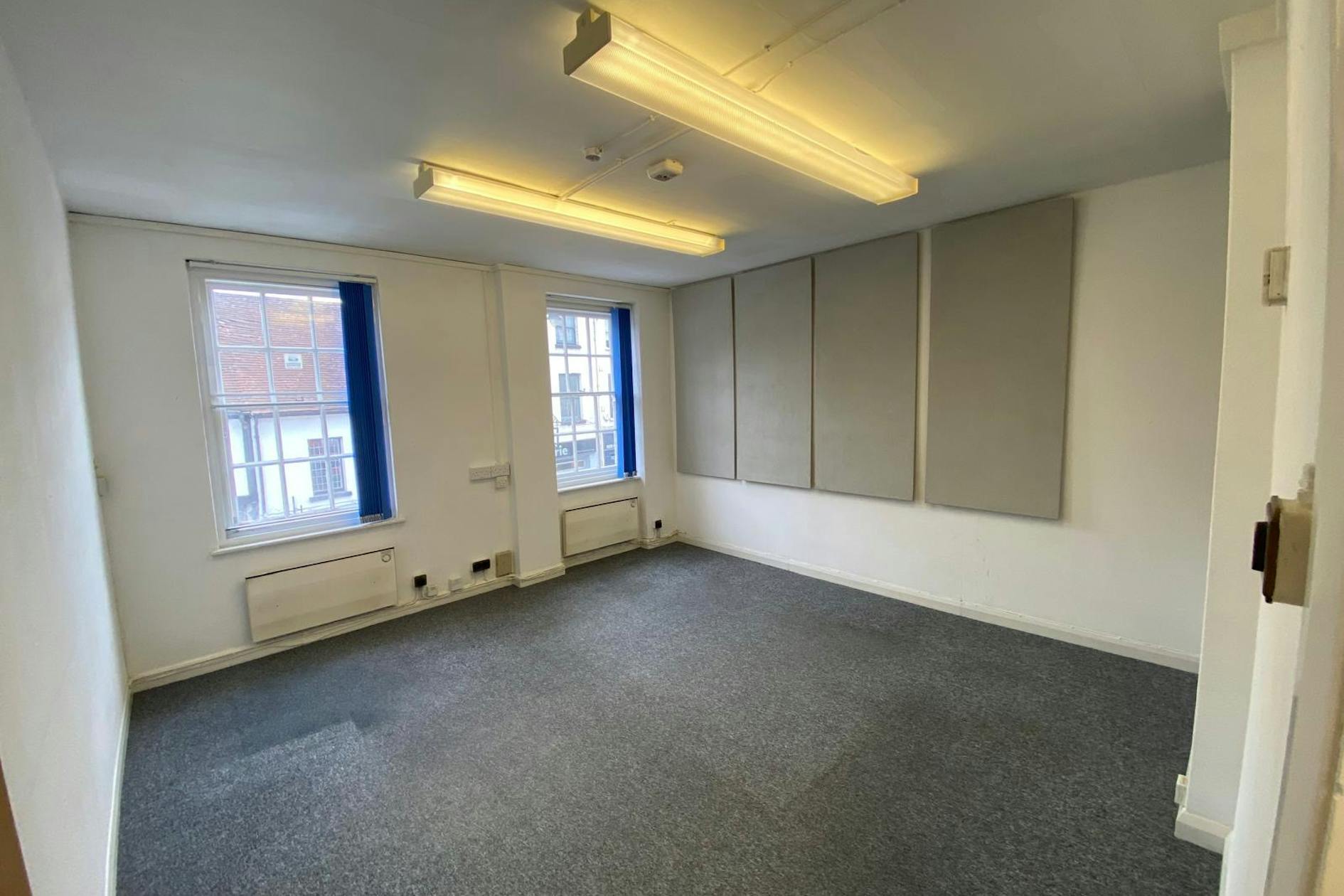 42-43 Downing St, Farnham to rent Interior Photo- Image 1 of 4