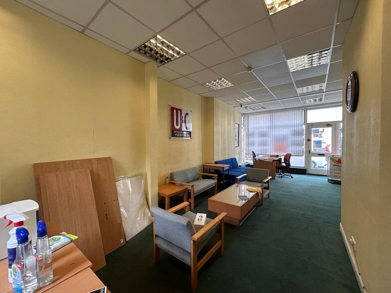 34 Queens Rd, Brighton to rent - Interior Photo - Image 2 of 8