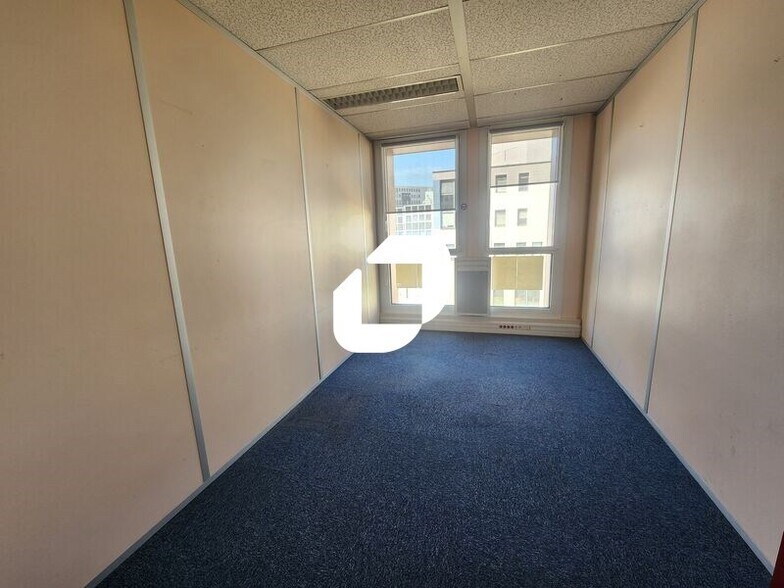 Office in Montigny-le-Bretonneux for sale - Interior Photo - Image 3 of 4