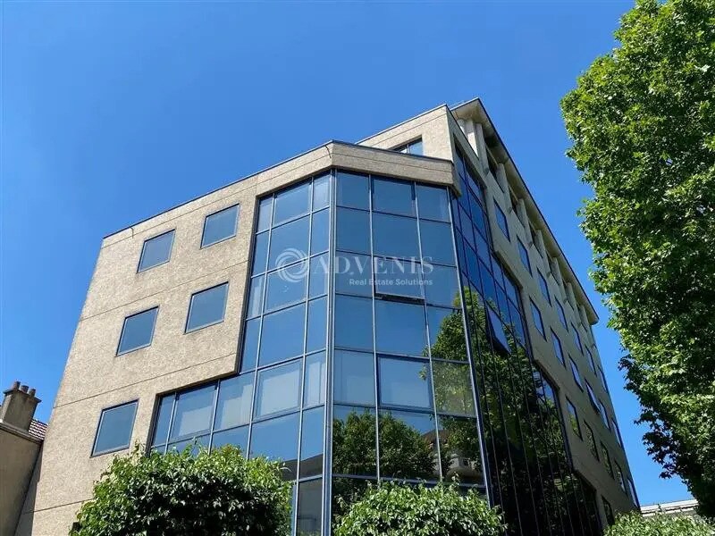 Office in Cachan to rent Building Photo- Image 1 of 8