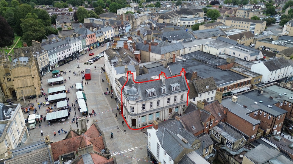 2 Market Pl, Cirencester for sale - Building Photo - Image 2 of 10