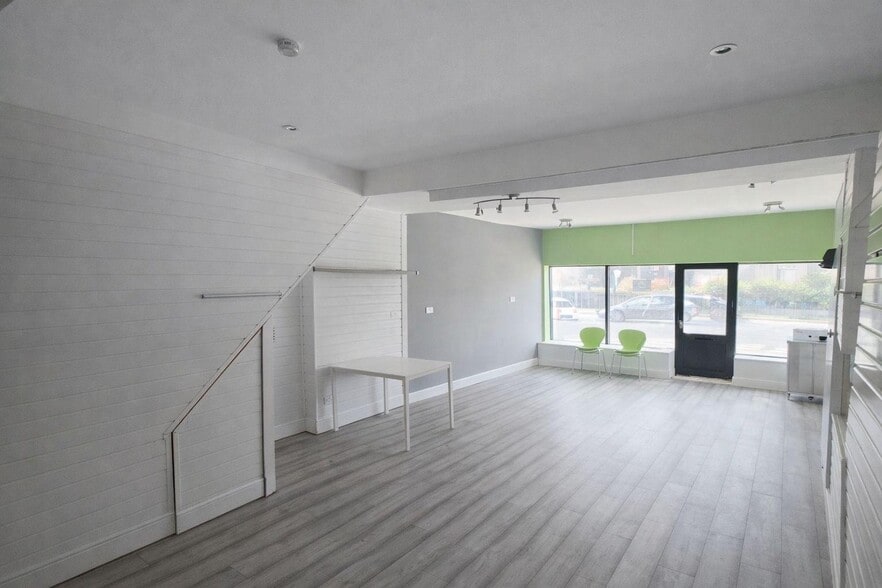 13 Preston Rd, Wigan to rent - Interior Photo - Image 3 of 4