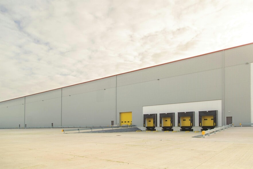 E Lancashire Rd, Liverpool to rent - Building Photo - Image 3 of 3