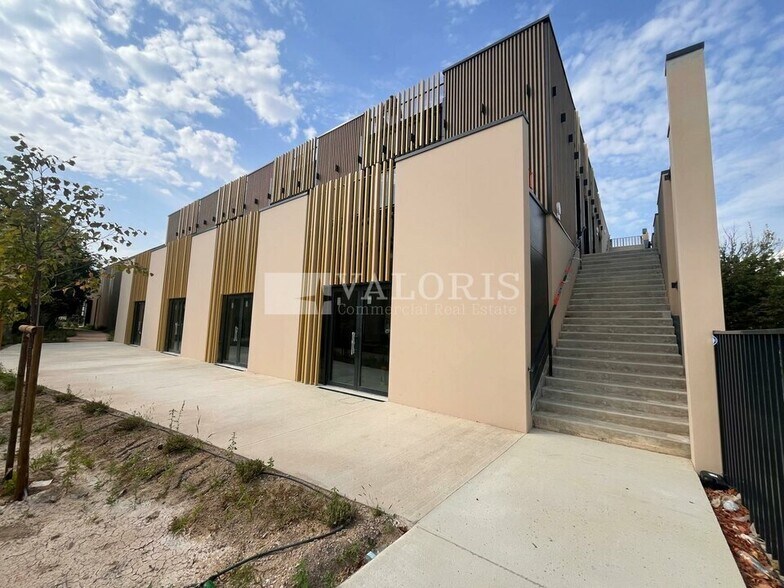 Chemin De L'Avelanede, Aubagne to rent - Building Photo - Image 2 of 10
