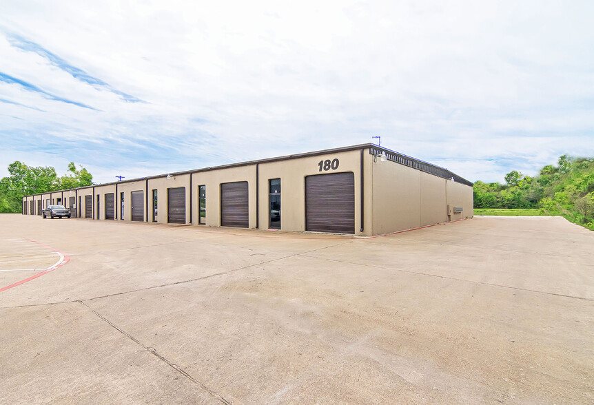 180 Industrial Blvd, McKinney, TX for rent - Primary Photo - Image 1 of 6