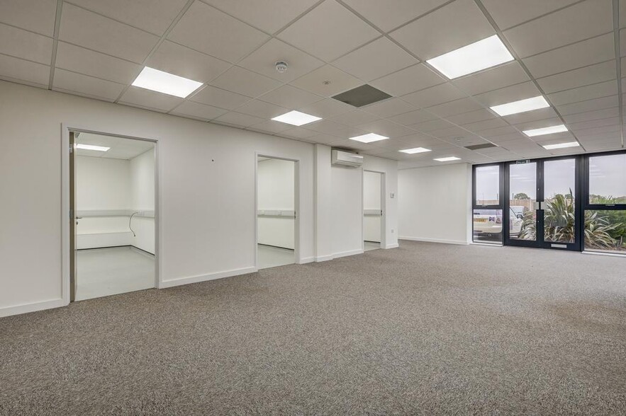 16-17 Broomfield Rd, Colchester to rent - Building Photo - Image 2 of 15