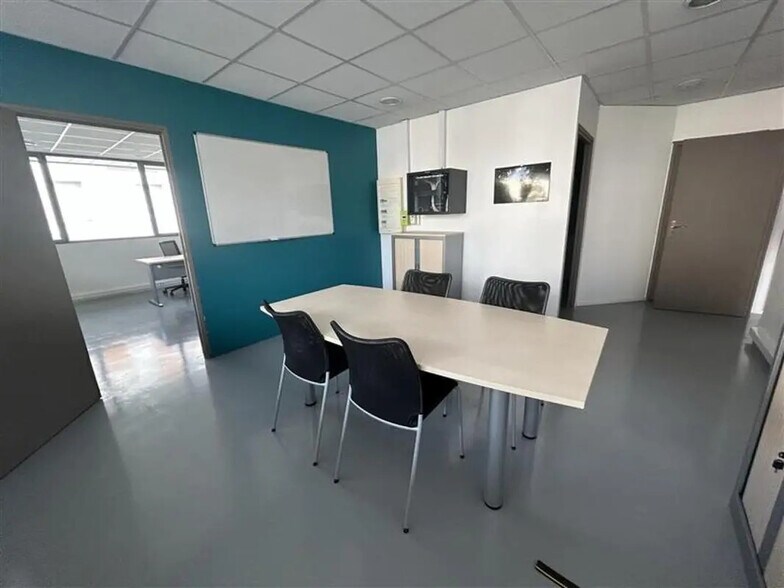 Office in Dijon to rent - Building Photo - Image 3 of 9