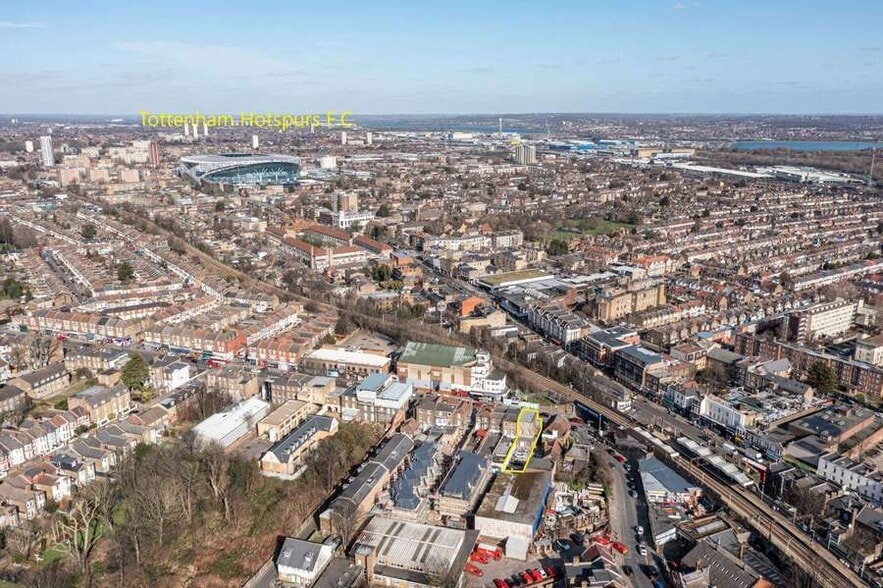 1 Bruce Grove, London to rent - Building Photo - Image 3 of 6