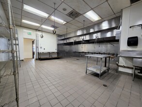 1066-1070 S Fairfax Ave, Los Angeles, CA for rent Interior Photo- Image 1 of 63