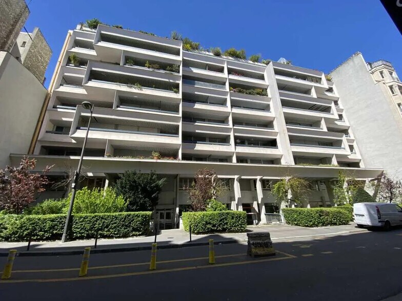 Build-to-Rent in Paris for sale - Building Photo - Image 2 of 10
