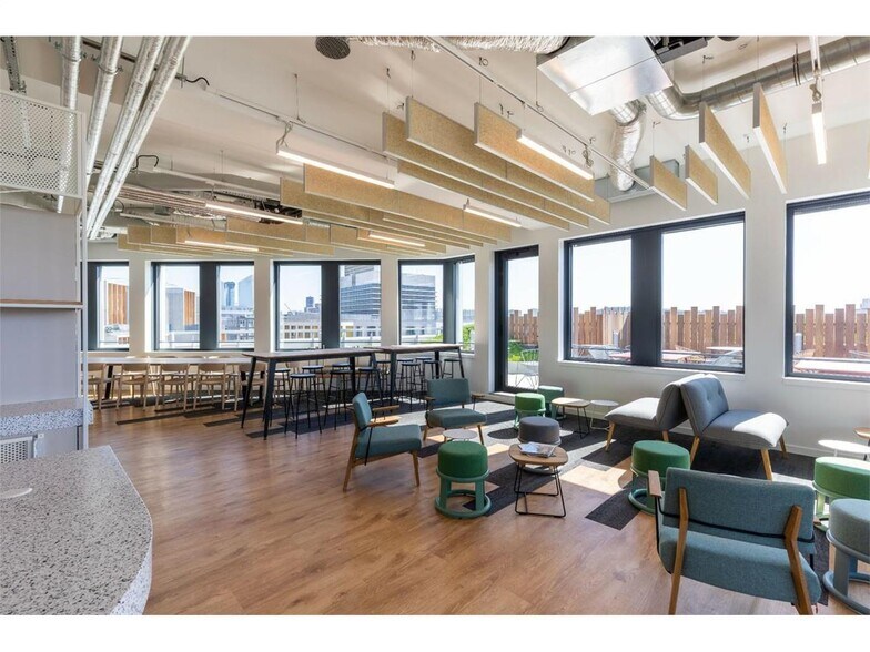 Office in Nanterre to rent - Building Photo - Image 3 of 13
