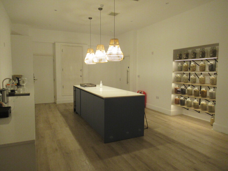 Prince Georges Rd, London for rent - Interior Photo - Image 2 of 4