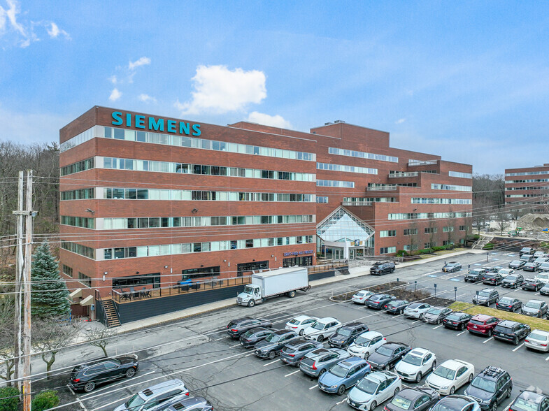 200 Fifth Ave, Waltham, MA for rent - Building Photo - Image 1 of 8